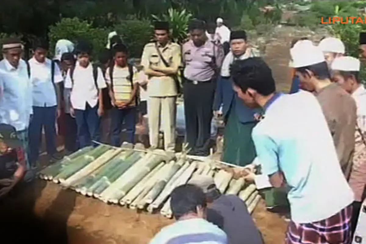 makam-korban-tawuran-131120c.jpg