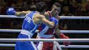 Petinju Indonesia, Brama Betaubun, adu pukul dengan petinju Taiwan, Chia-Wei Kan, pada Invitation Tournament Asian Games di JiExpo Kemayoran, Jakarta, Senin (12/2/2018). Petinju Indonesia kalah 1-4 dari petinju Taiwan. (Bola.com/Vitalis Yogi Trisna)