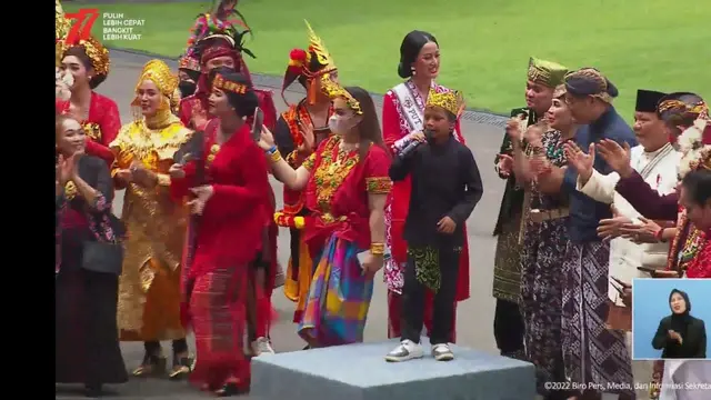Peringatan Hari Ulang Tahun (HUT) ke-77 Kemerdekaan RI di Istana Merdeka, Rabu (17/8/2022), dimeriahkan dengan penampilan Farel Prayoga yang menyanyikan lagu campursari dengan judul 'Ojo Dibandingke'.