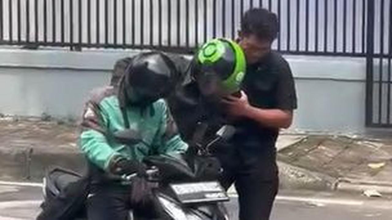Eks Gubernur DKI Naik Ojek