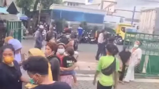 Warga Pekayon Jaktim Diduga Keracunan Gas Bocor dari Pabrik Susu