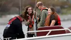 Ekspresi Kate Middleton saat sang suami, Pangeran William berhasil menangkap ikan berukuran besar pada saat memancing bersama di Haida Gwaii, Kanada, (30/9). (REUTERS/Chris Wattie)