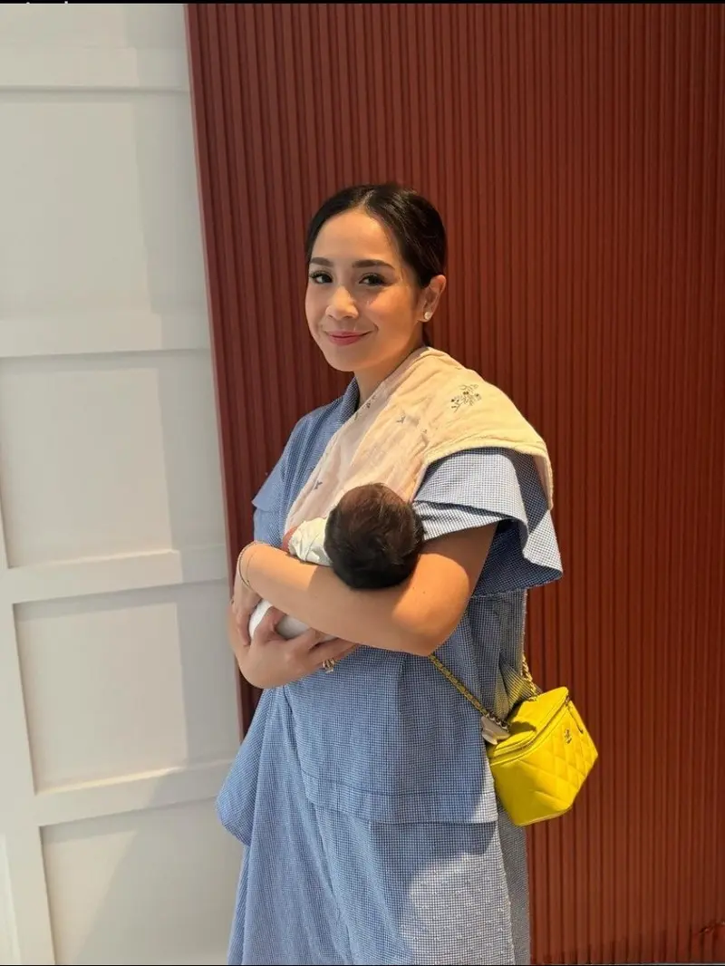 Raffi Ahmad dan Nagita Slavina Diduga Angkat Bayi Lily, Apa Saja Syarat Adopsi Anak? (Sumber: Instagram/raffinagita1717)