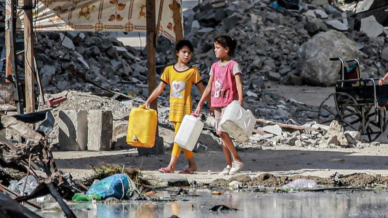Anak-anak Gaza sudah sangat rentan terhadap penyakit, kata Abu, karena sistem kekebalan tubuh mereka terganggu oleh kekurangan gizi. Foto: Bashar Taleb/AFP<br>