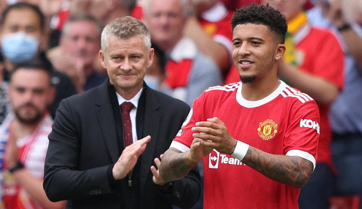 Jadon Sancho. Para fans Manchester United begitu menanti pemain berusia 21 tahun ini melakukan debutnya bersama Setan Merah saat melawan Leeds United. Harapan tersebut jadi kenyataan pada menit ke-75, saat Setan Merah sudah unggul 5-1, ia masuk menggantikan Daniel James. (Foto: AP/Jon Super)