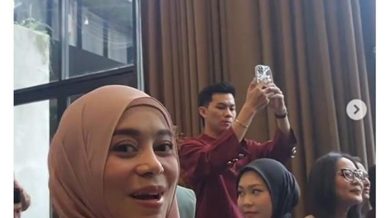 6 Potret Lesti Kejora di Pertunangan Rara LIDA, Menawan Kenakan Kebaya Pastel