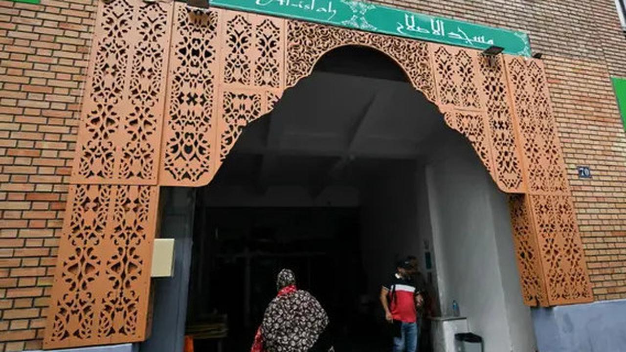 Siapa Pelaku Teror 9 Kepala Babi di Masjid Prancis?