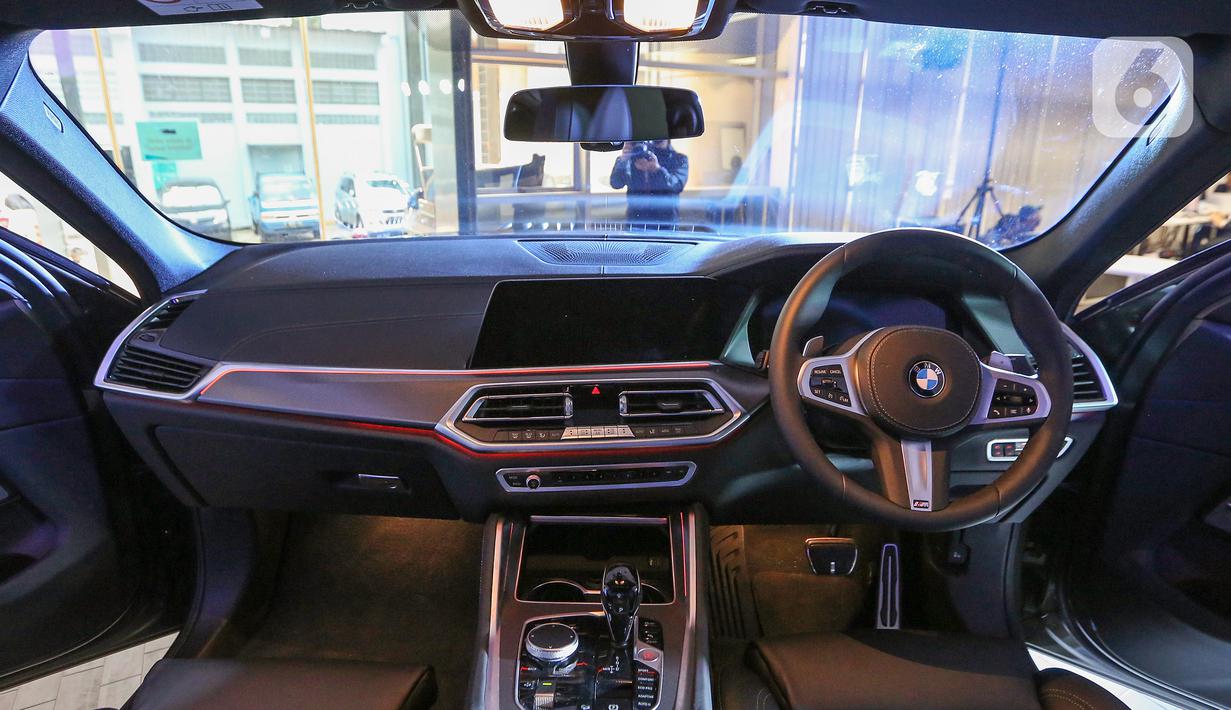 Desain Interior all-new BMW X6 saat peluncuran di German Centre BSD, Tangerang Selatan. Desain kokpit hadir dengan leather upholstery Vernasca sebagai standar dengan fitur modern dan sporty. (Liputan6.com/Fery Pradolo)