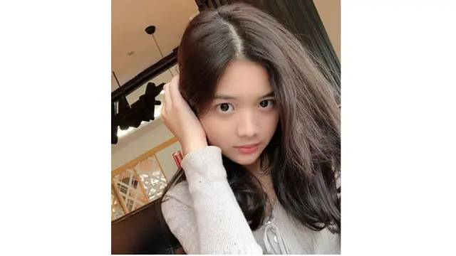 Jarang terekspos media,Adrienne merupakan putri sulung Choky yang telah beranjak remaja.