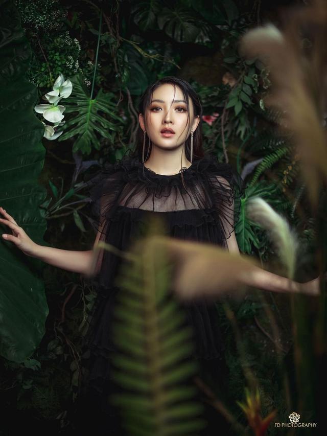 6 Pemotretan Natasha Wilona Bertema 'Secret Black Forest', Memukau