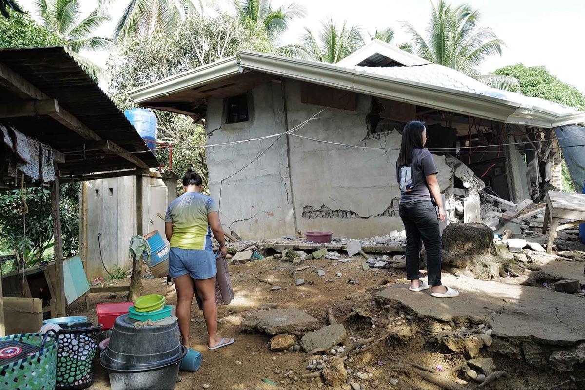 FOTO: Dua Gempa Dahsyat Guncang Filipina Selatan, Delapan Tewas