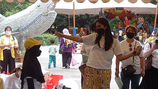 Perkumpulan Lions Indonesia distrik 307-B1 bersama dengan artis Maudy Koesnaedi