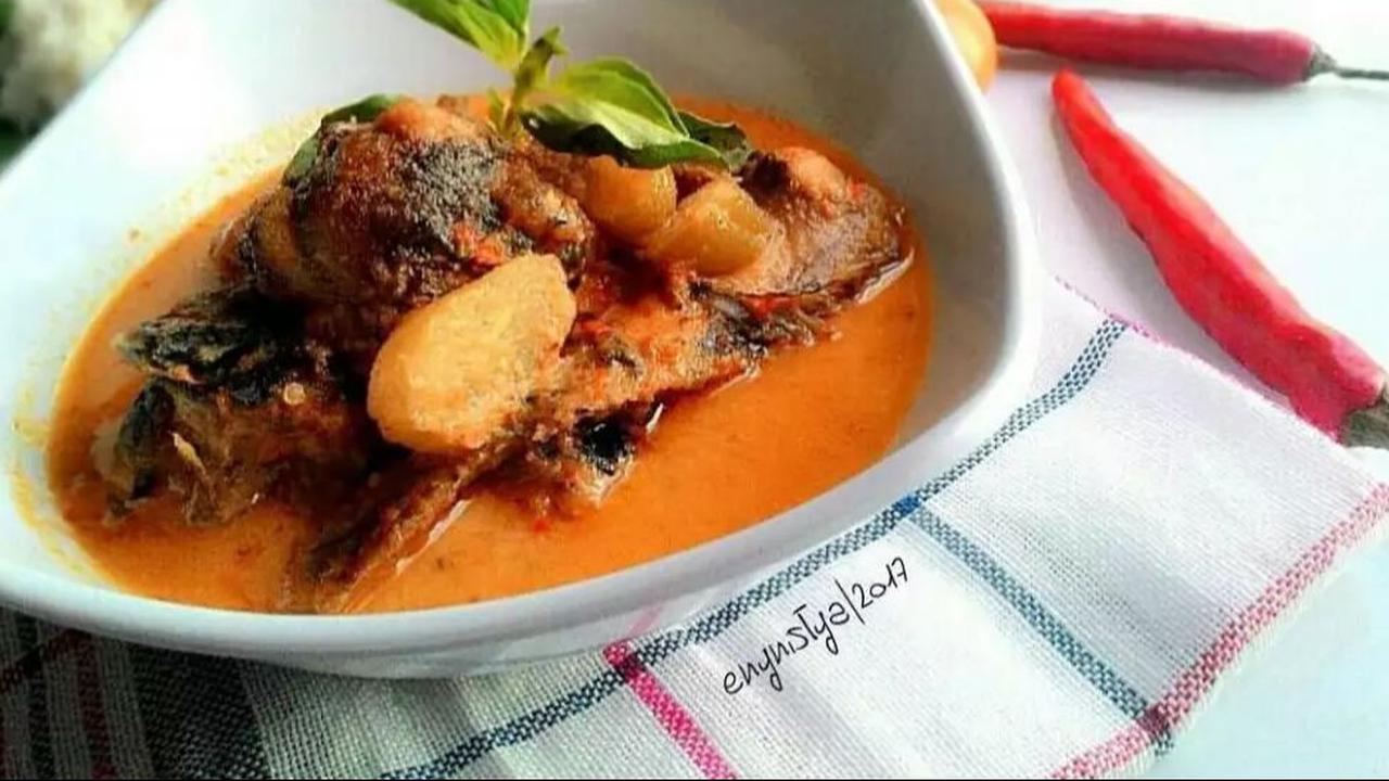 <b>2. Lele Asam Pedas</b>