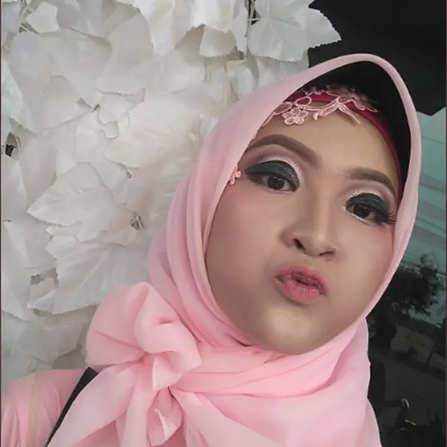 6 Potret Hasil Akhir Makeup Ini Tak Sesuai Harapan, Bikin Elus Dada