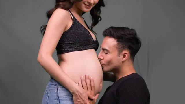 Foto Indra Brotolaras dan Laura Theux (Instagram/@indrabrotolaras)