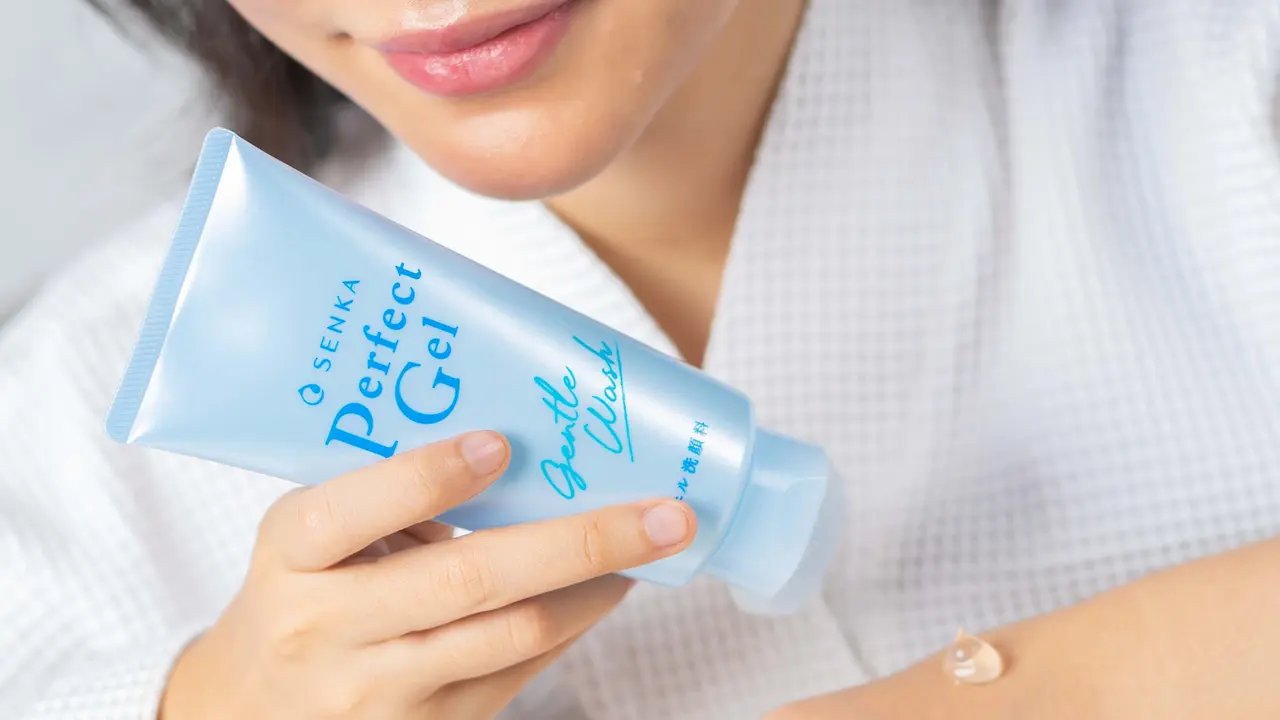 Beauty review Produk terbaru facial wash Senka Perfect Gel Gentle Wash/dok. Senka