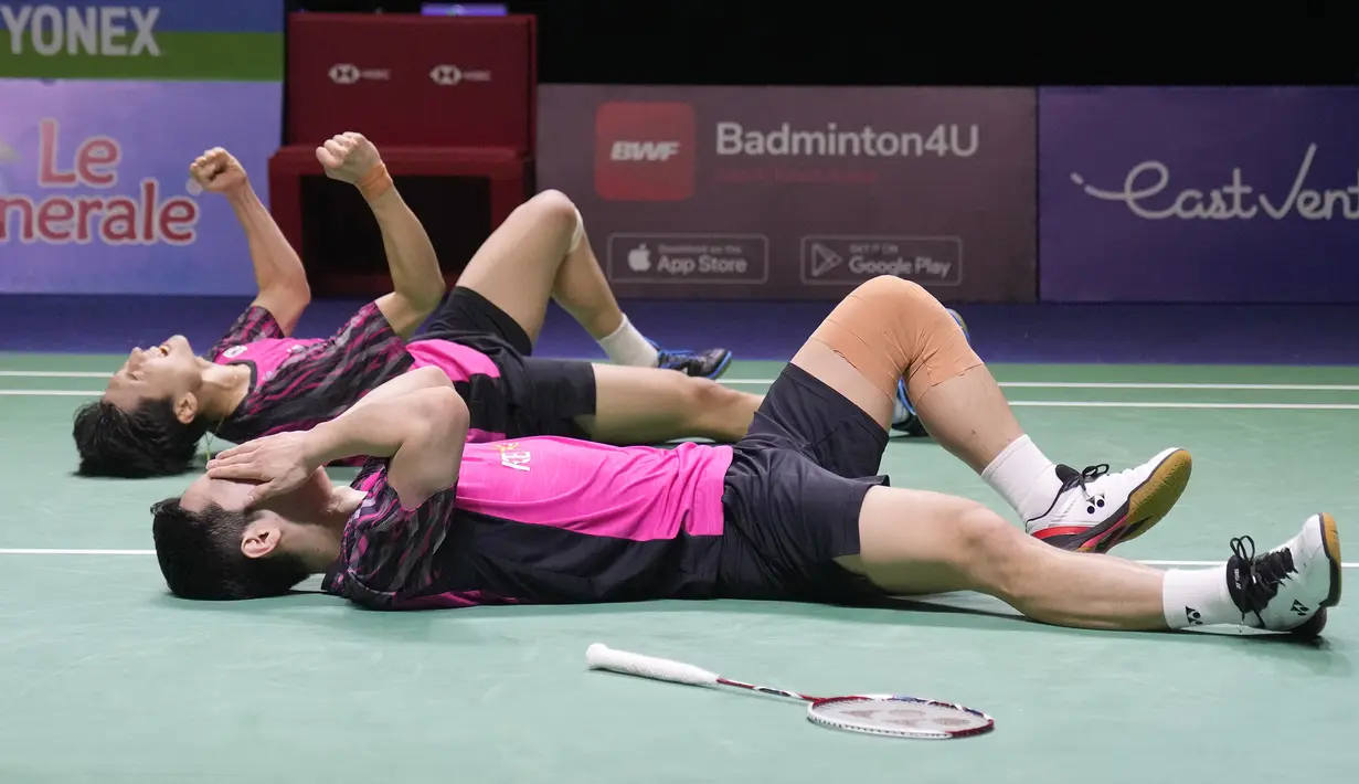 Sementara Choi Sol Gyu/Kim Won Ho mengalahkan wakil pasangan Denmark, Kim Astrup/Anders Skaarup Rasmussen di semifinal dengan 13-21, 21-12 dan 21-18. (AP/Dita Alangkara)