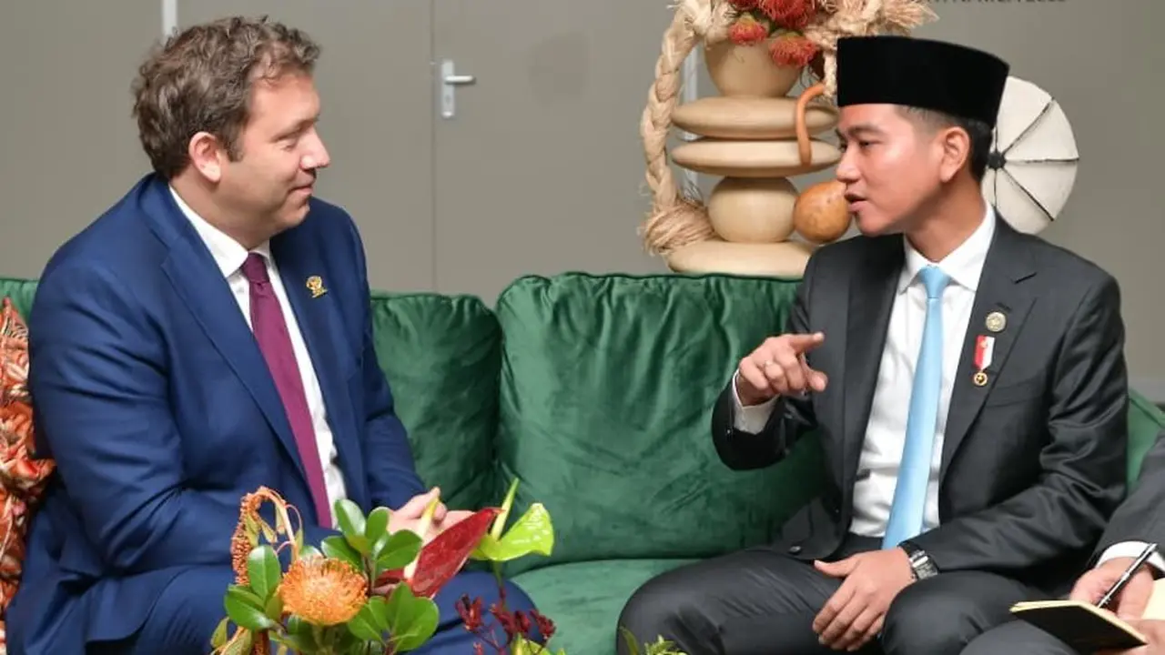 Wakil Presiden (Wapres) Gibran Rakabuming melakukan pertemuan bilateral dengan Wakil Kanselir Republik Federal Jerman, Lars Klingbeil, di Johannesburg Expo Centre, Afrika Selatan.