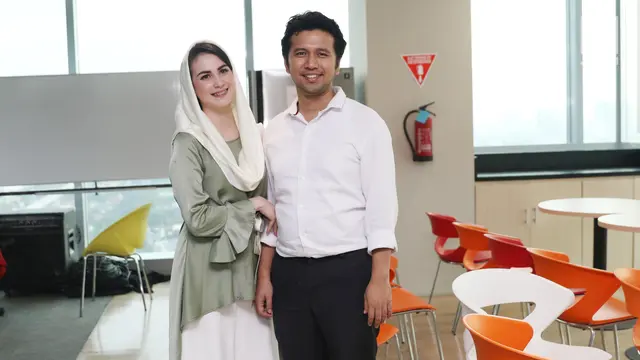 Cawagub Jawa Timur, Emil Elistyanto Dardak bersama istri Arumi Bachsin