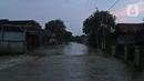 Suasana banjir akibat tanggul jebol di Desa Sumberurip Pebayuran, Kabupaten Bekasi, Jawa Barat, Senin (22/2/2021). Banjir akibat luapan sungai Citarum mengakibatkan 5 Desa terisolir selama tiga hari akibat tanggul sungai Citarum jebol. (Liputan6.com/Herman Zakharia)