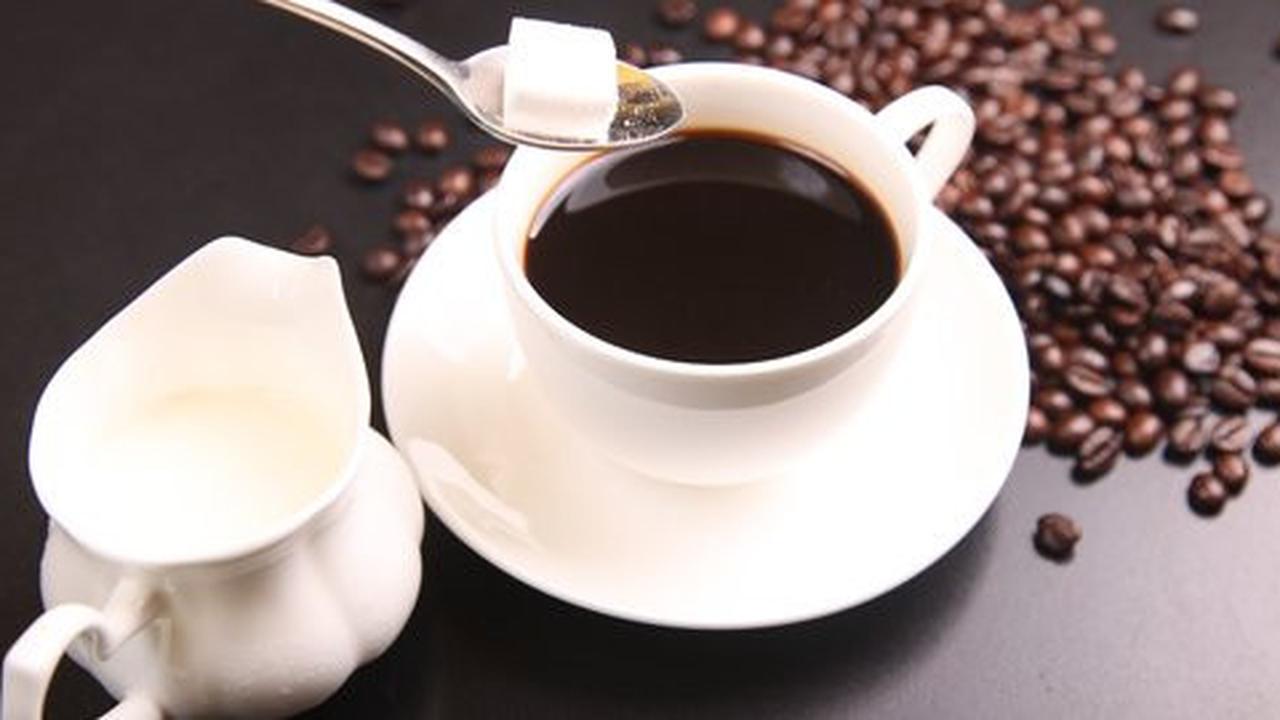 Susu dan gula dapat membuat mulut semakin bau kopi