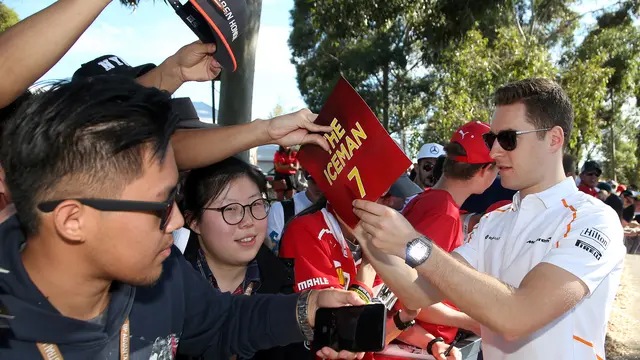 Berburu Tanda Tangan dengan Para Pembalap F1