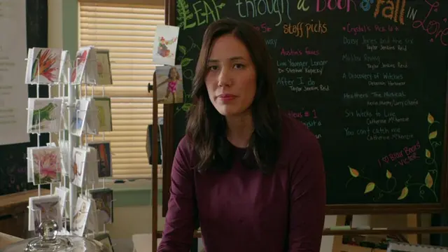 Michaela Conlin sebagai Marie dalam film One True Loves. (Foto: Dok. R.U. Robot/ Highland Film Group/ BuzzFeed Studios)