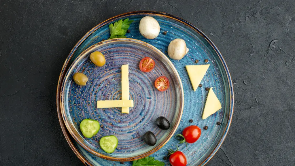 Time-restricted eating membantu mengatur waktu makan agar lebih selaras dengan ritme alami tubuh, sehingga energi dan metabolisme bisa lebih stabil. [Dok/Freepik.com/KamranAydinov].
