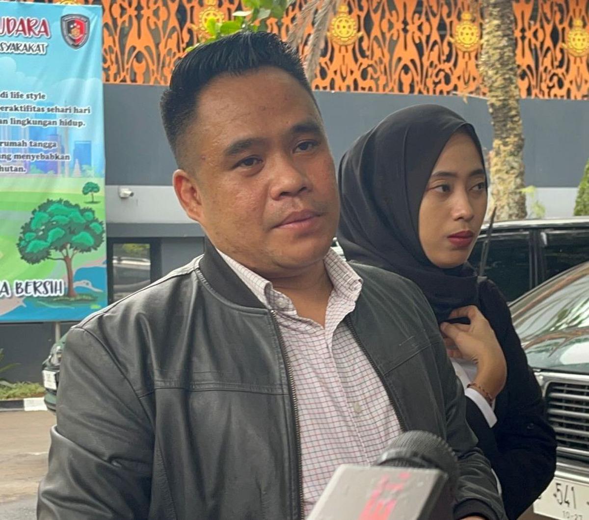 Nama Chaca dibenarkan tim kuasa hukumnya, Acong Latif. Acong menyebut kliennya diperiksa bersama pemeran lain, Virly Virginia dan seorang pemain pria Bima.&nbsp;