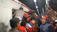 KRL Ditabrak Kereta Argo Bromo di Stasiun Bekasi