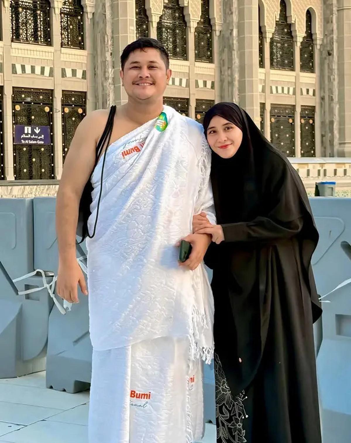 Begini Potret Tampilan Irish Bella dan Ryana Dea saat Melaksanakan Haji 2025