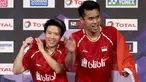 Tontowi Ahmad dan Liliyana Natsir berhasil meraih gelar juara setelah mengalahkan ganda China, Siwei Zheng/Qingchen Chen pada ajang  BWF World Championships 2017 di Emirates Arena, Glasgow (27/8/2017).  (Jane Barlow(/PA via AP)