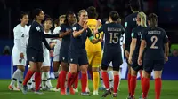 Timnas Prancis selebrasi setelah menang 4-0 dalam laga pembuka Piala Dunia Wanita 2019 di Parc des Princes, Paris, Sabtu dini hari WIB (8/6/2019). (AFP/Francois Xavier Marit)