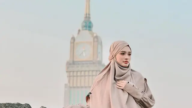 Inara Rusli Umroh