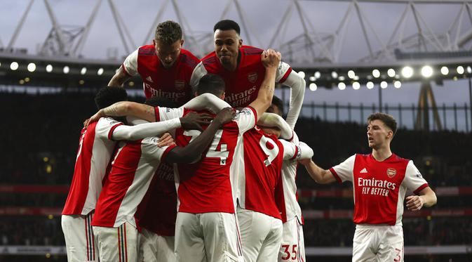 Para pemain Arsenal merayakan gol yang dicetak Thomas Partey ke gawang Leicester City dalam lanjutan Liga Inggris 2021/2022, Senin (14/3/2022) dini hari WIB. (AP Photo/Ian Walton)