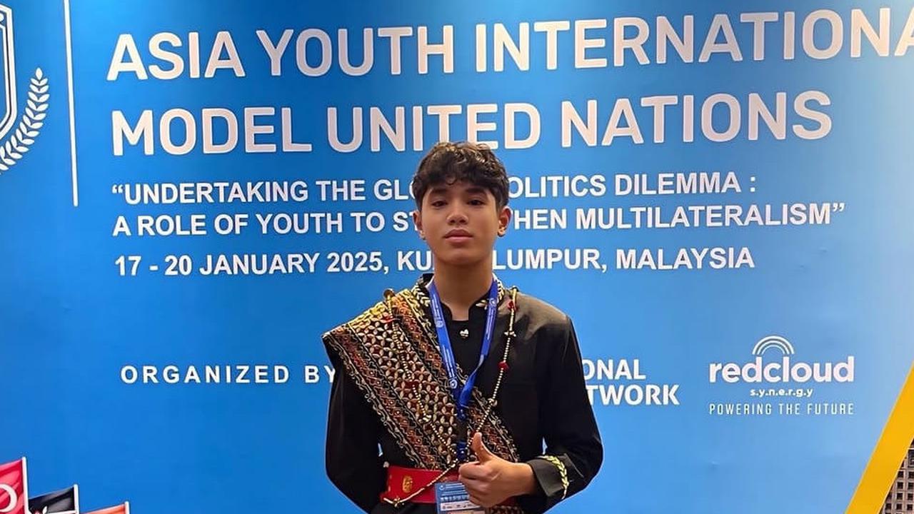 7 Potret Karan Putra Bunga Zainal Ikut Asia Youth International Model United Nations, Sang Ibu Setia Mendampingi