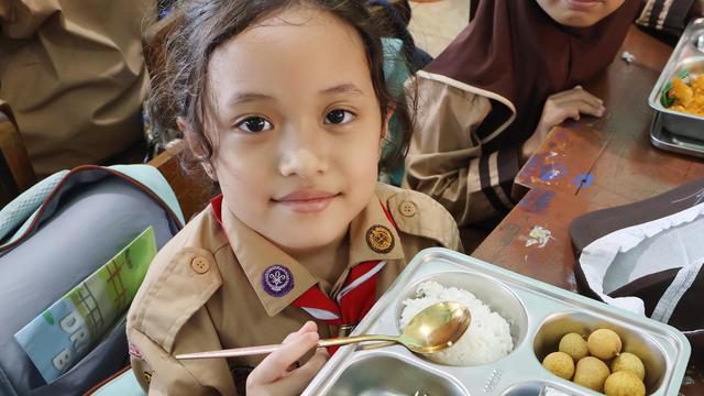 MBG bukan sekadar pembagian makanan bernutrisi tapi juga sebagai sarana edukasi mengenai konsep gizi seimbang. (Dok BGN)