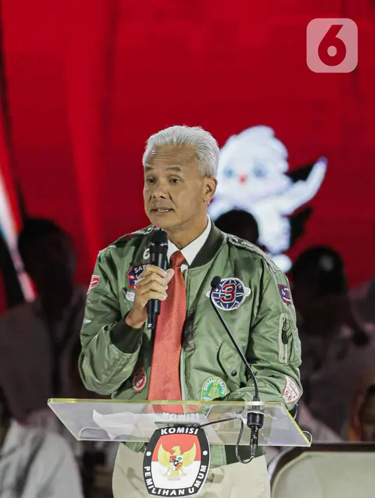 Capres nomor urut 03 Ganjar Pranowo saat beradu gagasan dalam debat ketiga Capres Pemilu tahun 2024 di Istora Gelora Bung Karno, Jakarta, Minggu (7/1/2023). (Liputan6.com/Faizal Fanani)