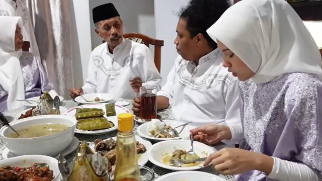 7 Potret Kebersamaan Indah Permatasari Bersama Mertua yang Penuh Keakraban