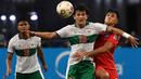 Alfeandra Dewangga. Seperti Witan Sulaeman, bek tengah berusia 20 tahun ini juga selalu diturunkan dalam 7 laga Timnas Garuda di Piala AFF 2020. Ia menjadi prototipe bek tengah modern lewat penampilannya, mampu bertahan dan mampu menyerang. Satu gol berhasil dikoleksinya. (AFP/Roslan Rahman)