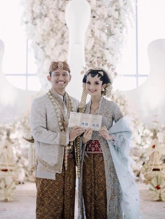 Kebahagiaan tengah menyelimuti presenter Sabrina yang resmi dipinang Belva Devara, CEO Ruangguru. Keduanya telah melangsungkan akad nikah pada Sabtu (5/3/2022) di Ciputra Artpreneur, Jakarta.  (Instagram/belvadevara).