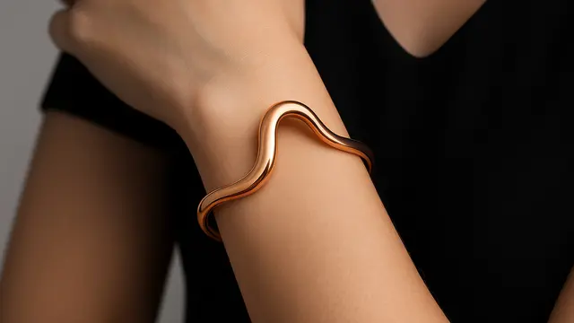 7 Model Gelang Emas Antimainstream untuk Ibu Muda, dari Ekor Kucing hingga Desain Geometris