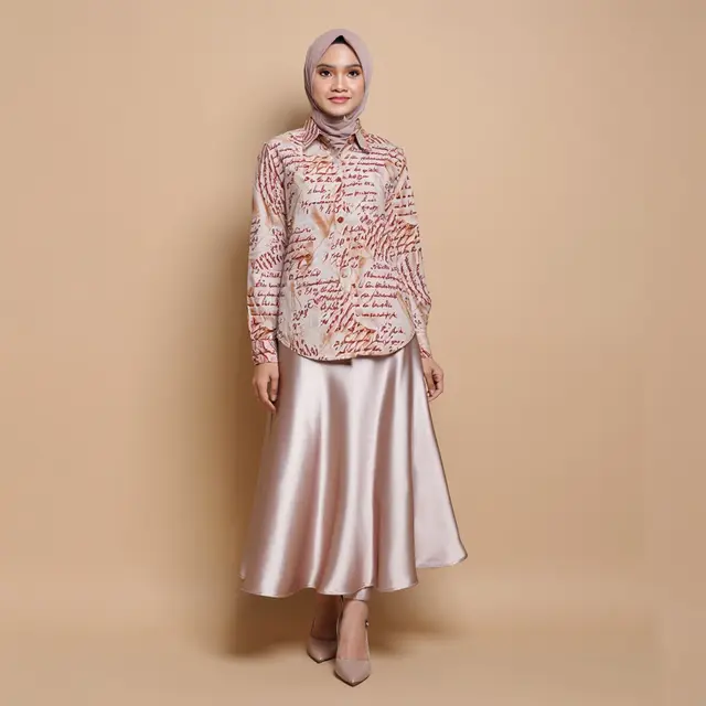 Baju Batik Tulis Klasik Wanita Cocok Dengan Bawahan Apa? 8 Padu Padan Ini Bantu Kamu Anti Kaku dan Tetap Cantik/ Ilustrasi AI