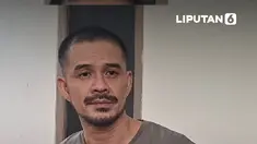 Roby Tremonty Buka Suara Soal KDRT dan Pengancaman: Sampai saat ini ada foto t3la4nj*n9 Aurelie?

Roby membantah melakukan kekerasan dalam rumah tangga terhadap Aurelie. Ia juga merasa tidak pernah melakukan pemerkosaan terhadap Aurelie yang saat itu masih 15 tahun. "Sampai detik ini ada foto tel...