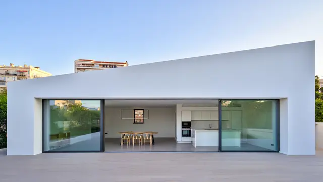 Rumah sederhana modern mewah (Foto: Reve Art AI)