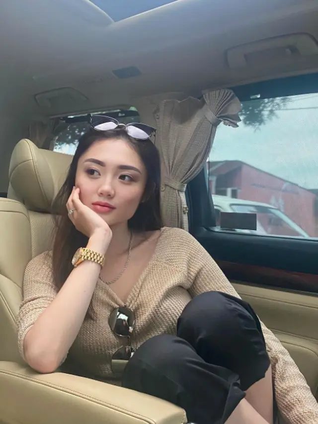 7 Potret Vanessa Khong yang Sedang Jadi Sorotan