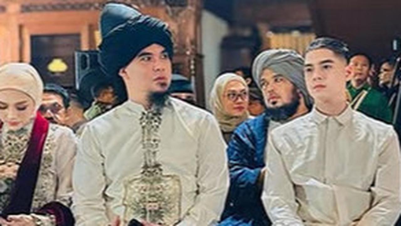 Potret Mulan Jameela Tertunduk saat Foto Sejajar dengan Maia Estianty di Siraman Al Ghazali