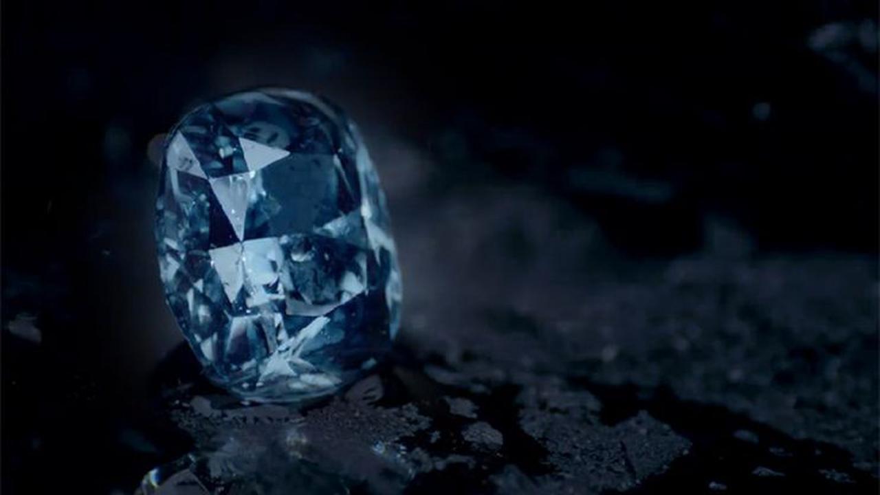 The Blue Moon Diamond