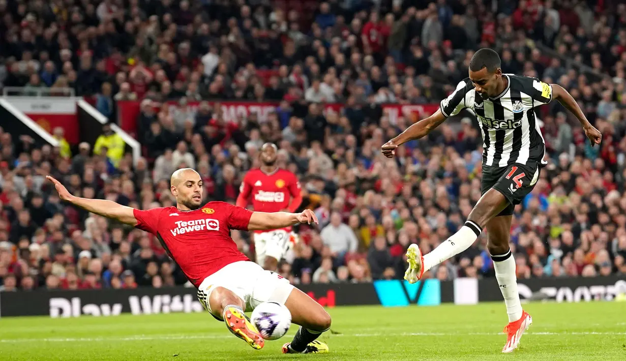 Laga kedua tim berlangsung ketat dan saling berbalas gol. (AP Photo/Dave Thompson)