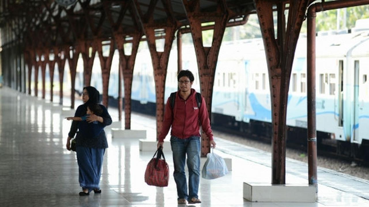 H+4 Lebaran, pemudik mulai padati Stasiun Pasar Senen